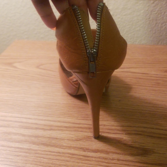 Women's shoes - Picture 2 of 5